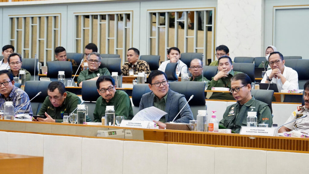 Kepala Bapanas Arief Prasetyo Adi bersama pejabat Bapanas dalam Rapat Dengar Pendapat (RDP) Komisi IV DPR RI di Jakarta. (Ist)