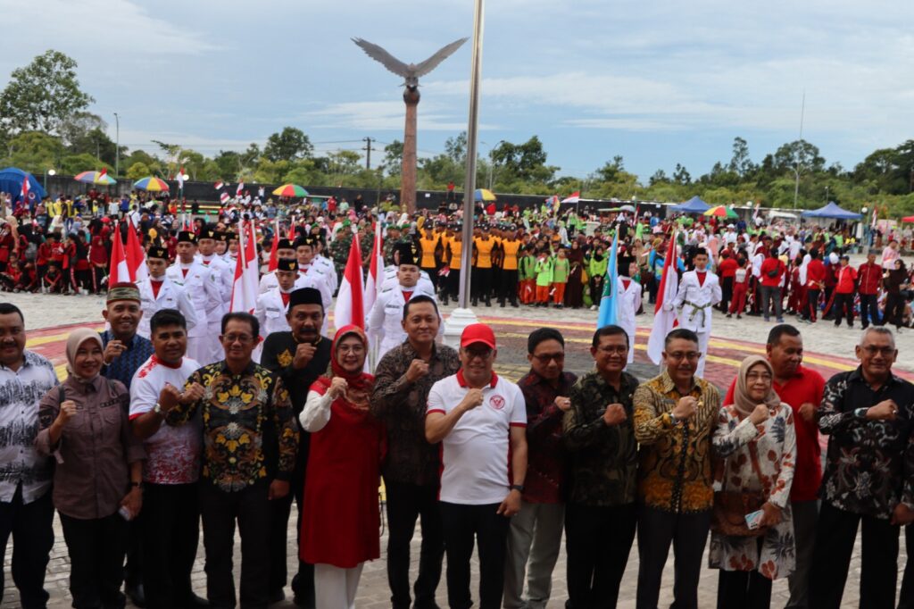 Semarak Pencanangan Gerakan Pembagian 10 Juta Bendera Merah Putih di Penajam Paser Utara. (Ist)