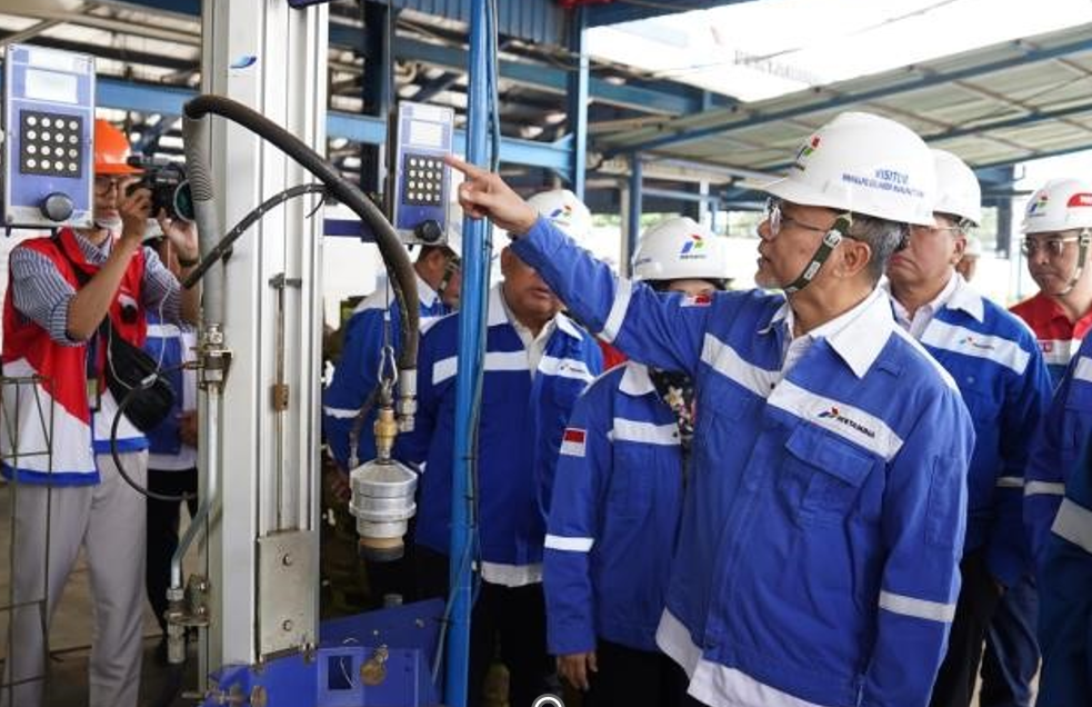 Menteri Perdagangan, Zulkifli Hasan saat melakukan kunjungan kerja memantau pengisian SPBE di Kota Cimahi. (Ist)