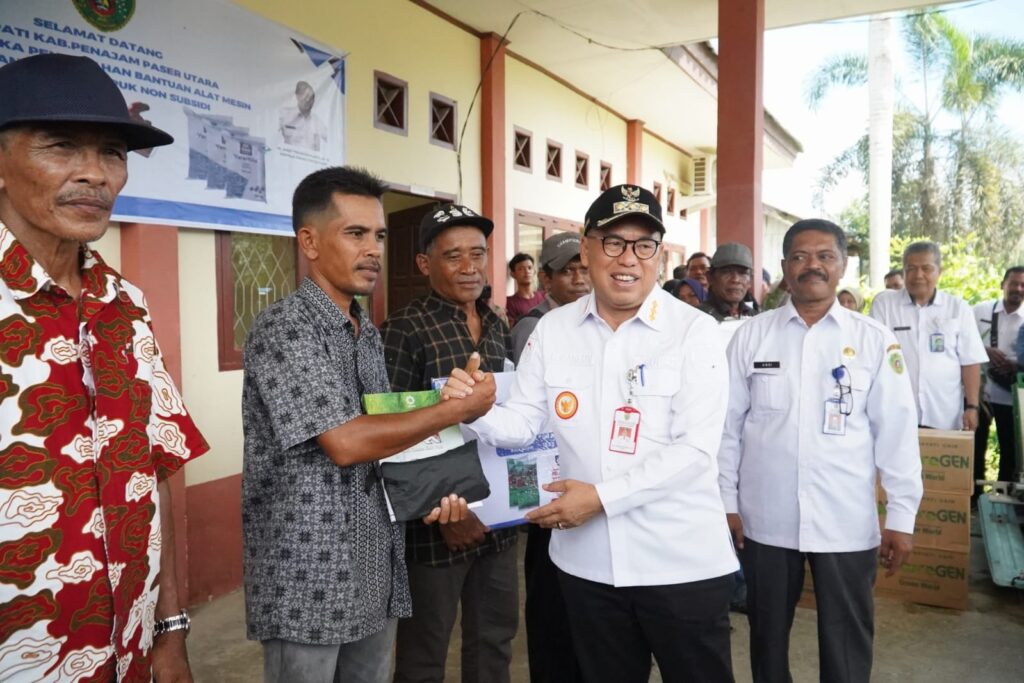 Penyerahan Bantuan Pupuk dan Alsintan untuk Tingkatkan Kesejahteraan Petani di Kabupaten PPU. (Ist)