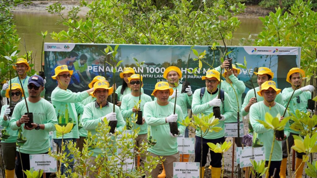 Grup PHI Tanam 1.200 Bibit Mangrove. (Ist)