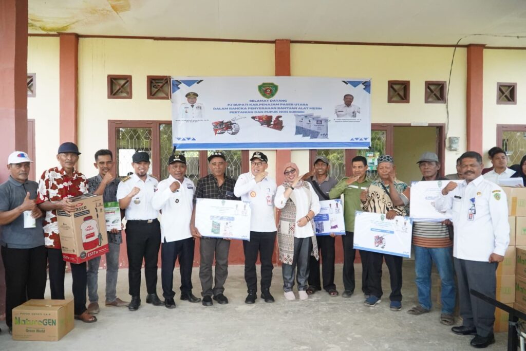 Pj Bupati PPU Makmur Marbun di acara penyerahan bantuan pupuk dan alsintan, sekaligus membuka Pelatihan untuk meningkatkan kesejahteraan petani. (Ist)