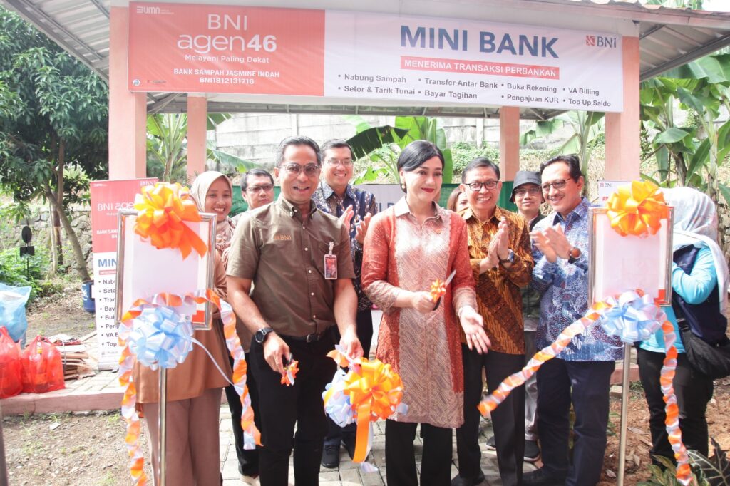Kegiatan pengukuhan TPAKD Kota Bekasi dan Edukasi Keuangan bagi Masyarakat Lingkungan Bantargebang. (Ist)