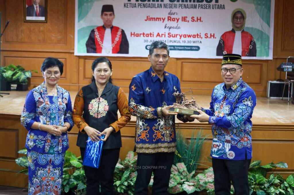 Pj Bupati PPU Makmur Marbun saat menghadiri acara pisah sambut Ketua PN PPU. (Ist)