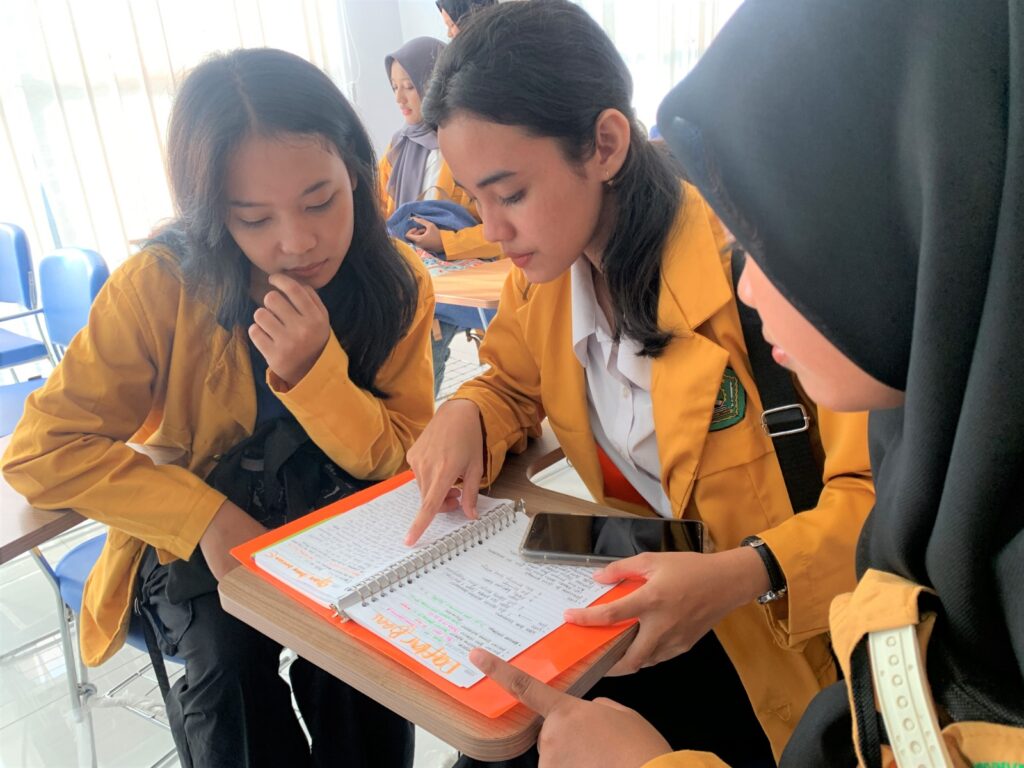 PHI dengan Pertamina Foundation (PF) sebagai mitra pelaksana dalam Program Beasiswa Sobat Bumi Kalimantan. (Ist)