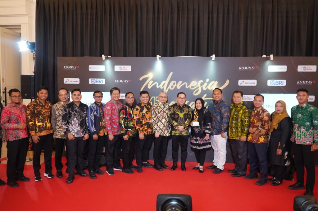 Pj Bupati PPU Makmur Marbun Terima Penghargaan Bergengsi dari Kompas Media Group. (Ist)
