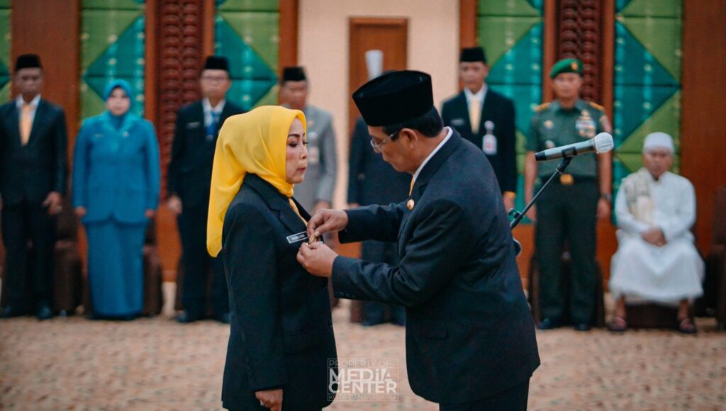 Gubernur Kalsel kukuhkan Nurliani sebagai Pjs Wali kota Banjarbaru. (Ist)
