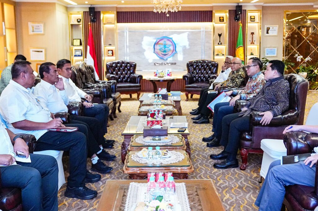 Erick saat bertemu Menteri Pertanian Andi Amran Sulaiman. (Ist)