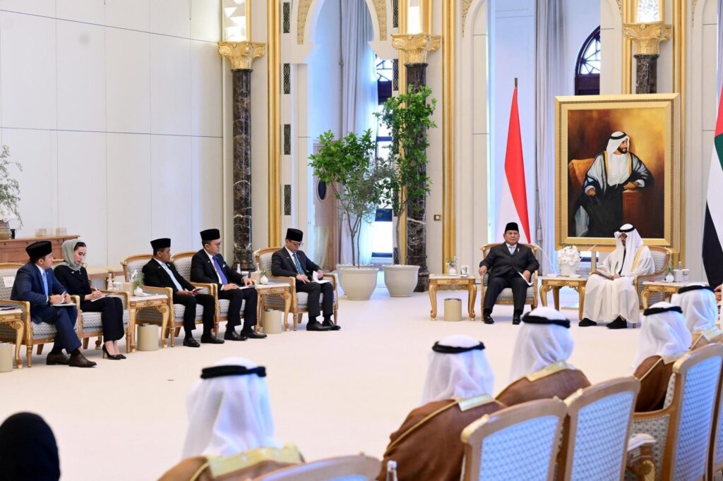Presiden Prabowo Subianto bersama dengan beberapa menteri Kabinet Merah Putih saat bertemu dengan Presiden PEA Mohamed bin Zayed Al Nahyan. (Ist)