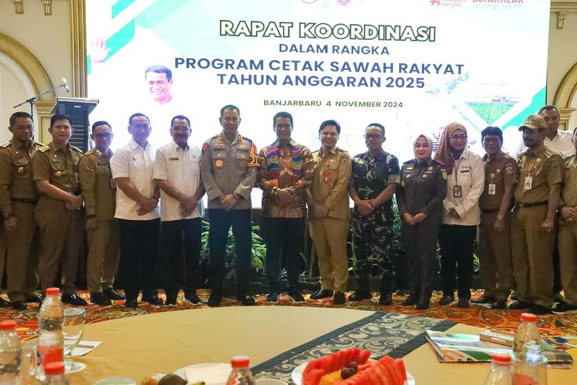 Mentan Amran usai memimpin rapat koordinasi cetak sawah rakyat di Banjarbaru. (Ist)