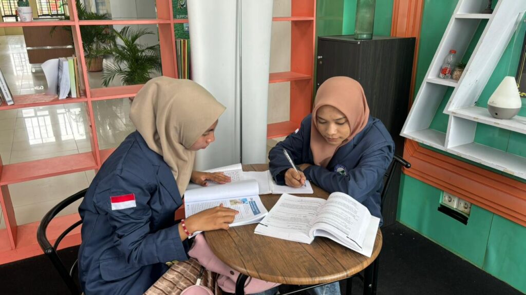 Program Beasiswa Sobat Bumi Kalimantan (BSBK) ibarat penyelamat bagi Suci Nur Hikmah, siswi asal Tarakan. (Ist)