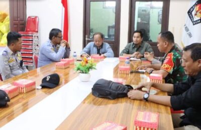 Rapat koordinasi yang digelar di ruang rapat KPU PPU. (Ist)