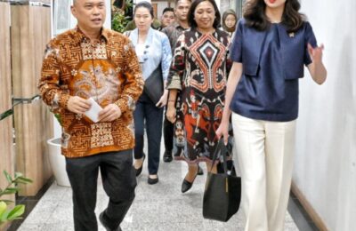 Menhub Dudy Purwagandhi bersama Menpar Widiyanthi Putri Wardhana. (Ist)