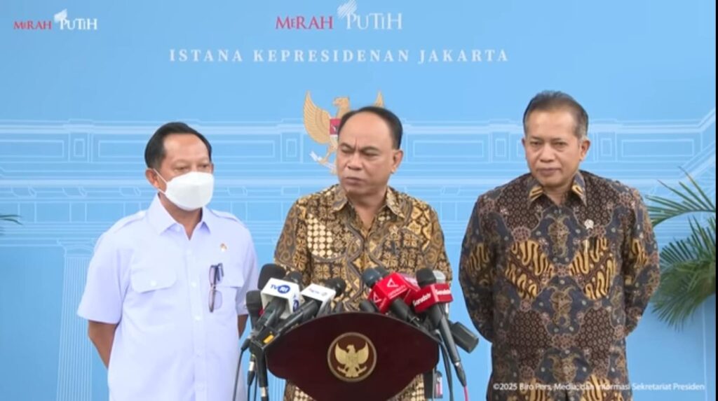Menteri Dalam Negeri Tito Karnavian, Menteri Koperasi Budi Arie Setiadi, Wakil Menteri Koperasi Ferry Yuliantono. (Ist)
