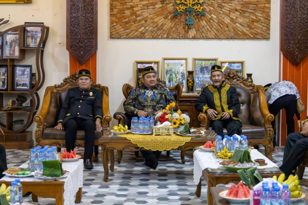 Bupati PPU, Mudyat Noor Jalin Silaturahmi dengan Sultan Paser. (Ist)