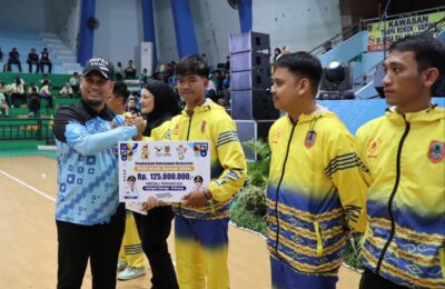 Seremoni pelepasan kontingen Pekan Olahraga Pelajar Daerah (POPDA) 2025 di GOR Hasanuddin. (Ist)