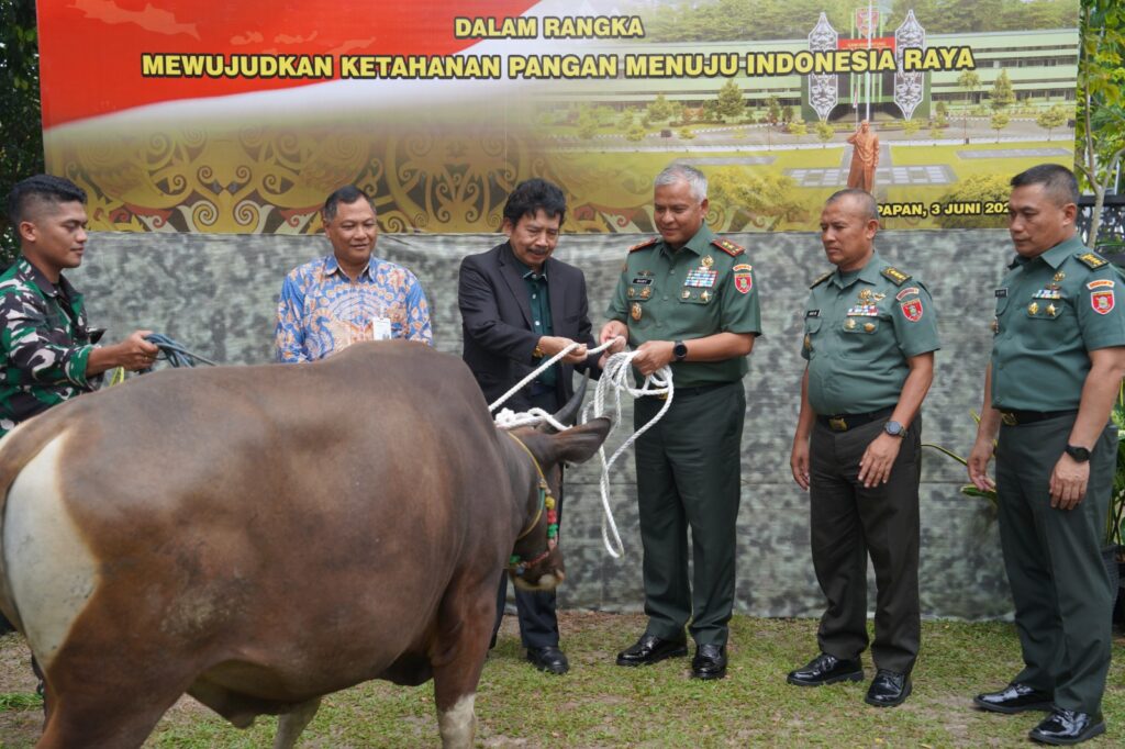 Kodam VI/Mulawarman Terima Bantuan Pompa Air dan Hewan Kurban dari BPIP. (Ist)
