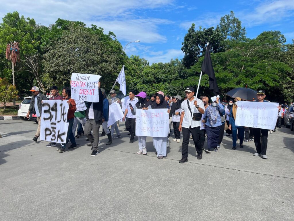 Ratusan Tenaga Harian Lepas (THL) di Kabupaten Penajam Paser Utara (PPU) kembali menyuarakan aspirasi. (Ist)