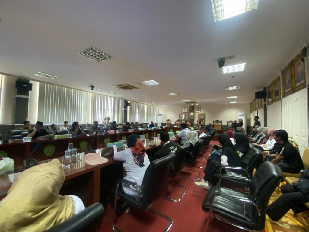 Ratusan Tenaga Harian Lepas (THL) di Kabupaten Penajam Paser Utara (PPU) kembali menyuarakan aspirasi. (Ist)
