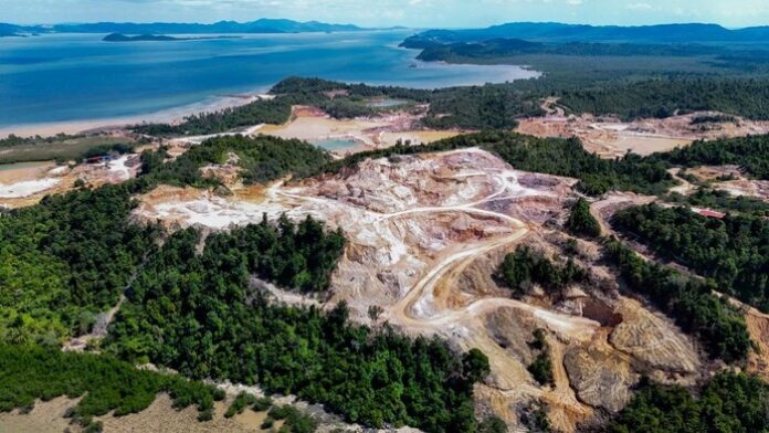Aktivitas pertambangan ilegal di Pulau Citlim, Kabupaten Karimun, Provinsi Kepulauan Riau. (Ist)