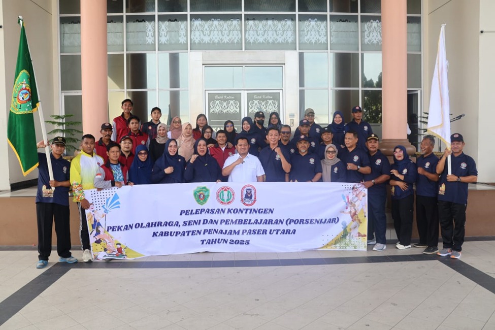 Bupati Penajam Paser Utara (PPU) H. Mudyat Noor secara resmi melepas Kontingen Pekan Olahraga, Seni, dan Pembelajaran (PORSENIJAR) Kabupaten PPU. (Ist)