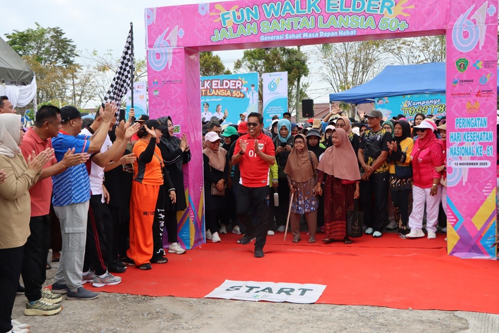 Dinkes Fun Walk Elder Meriahkan HKN ke-61 di PPU. (Ist)