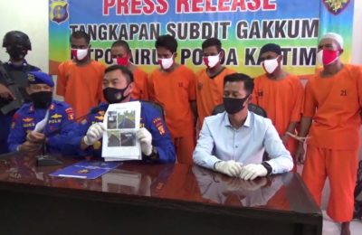 Dir Polair Polda kaltim, saat menyampaikan press rilis pengungkapan pencurian batu bara di perairan Mahakam di Ditpolair Polda Kaltim. (D Purba)