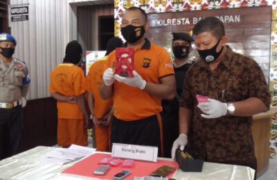 Dua pengedar gang aman diringkus Sat Resnarkoba Polresta Balikpapan. (D Purba)