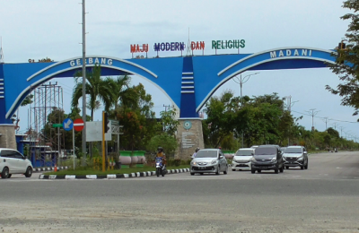 Gerbang Madani di Kilometer Sembilan Kecamatan Penajam.