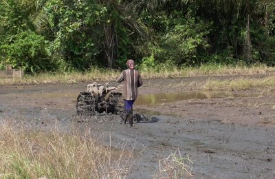 Petani Desa Sri Raharja.