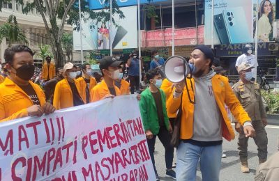 Demo mahasiswa Kota Balikpapan mengkritisi kebijakan pemerintah.