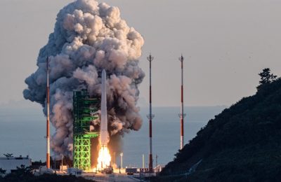 Roket luar angkasa pertama Korea Selatan "Nuri" diluncurkan di Naro Space Center, Goheung, Provinsi Jeolla Selatan, 473 kilometer selatan Seoul, 21 Oktober 2021. (YONHAP / AFP)