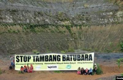 Masyarakat Dayak Kalteng memrotes pembangunan pertambangan batu bara di daerahnya (Ist)
