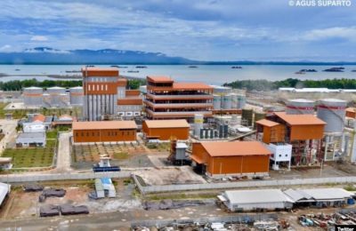 Pabrik biodiesel PT Jhonlin Group diharapkan akan menciptakan banyak lapangan pekerjaan, menjaga stabilisasi harga CPO, dan berkontribusi mengurangi emisi gas rumah kaca. (Foto: Agus Suparto/Twitter @jokowi)