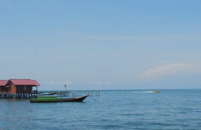 Lautan sebagai sumber penghasilan nelayan. (N Rahayu)