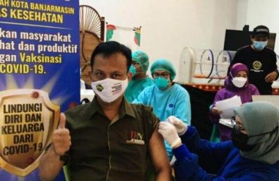 Vaksinisasi di Kota Banjarbaru. (JS)
