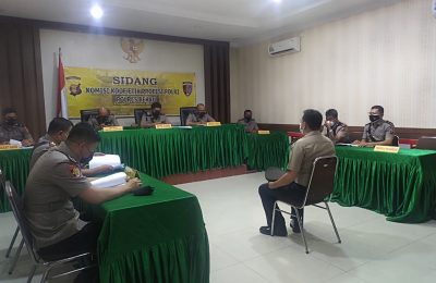 Satu personil Polres Berau Aipda NI dijatuhi sanksi Pemberhentian Tidak Dengan Hormat (PDTH). Menurut Kasi Propam Polres Berau Iptu H Simalungo, pelanggaran yang dilakukan bukan hal kecil, hal itu karena berdasarkan Putusan Pengadilan Negeri Tanjung Redeb, NI terbukti melakukan tindak pidana narkoba. (NR)