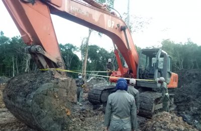 Penyegelan 8 unit excavator yang beroperasi di lokasi tambang baru bara ilegal di Lawe-lawe. (Ist)