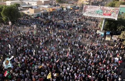 Ribuan warga Sudan melakukan aksi demonstrasi di ibu kota Khartoum (25/11) menentang kekuasaan militer.