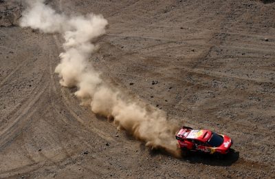 Peserta reli Dakar 2021 menempuh padang pasir di Arab Saudi (foto: dok).