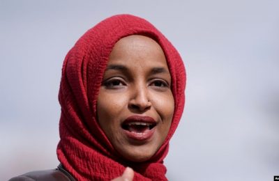 Ilhan Omar berbicara di Brooklyn Center, 20 April 2021. (Foto: AP)