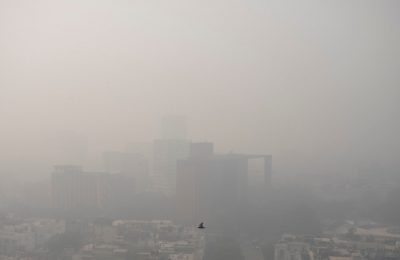 Kabut asap menyelimuti kaki langit di New Delhi, India, Rabu, 4 November 2020. (Foto: AP)