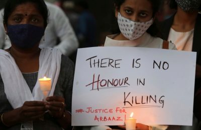 Aktivis India dan lainnya berpartisipasi dalam protes terhadap pembunuhan Arbaz Mullah di distrik Belagavi di negara bagian Karnataka selatan di Bengaluru, India, 5 Oktober 2021. (Foto: AP/Aijaz Rahi)
