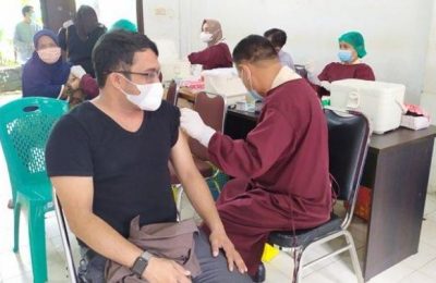 Kodim 1007 Banjarmasin bersama sejumlah media menggelar vaksinasi masal untuk mahasiswa dan dosen. (JS)