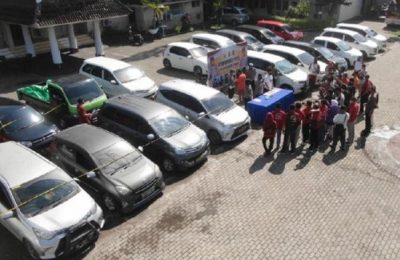 MAF tersangka buron kasus penggelapan 125 mobil. Ia ditangkap di lokasi persembunyiannya di salah satu penginapan yang berlokasi di Kota Banjarmasin belum lama ini. (Ist)