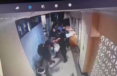 Bukti rekaman CCTV yang memperlihatkan korban dipukuli. (Ist)