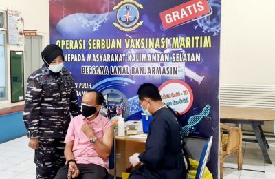 Lanal Banjarmasin gencarkan Serbian vaksin. (JS)