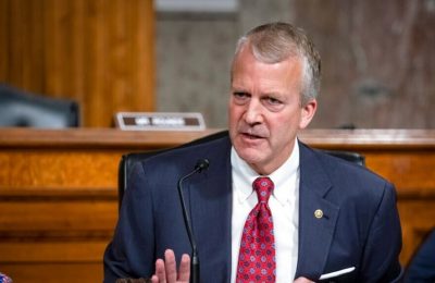 Senator Dan Sullivan asal Partai Republik berbicara dalam sebuah sidang di Gedung Capitol Hill di Washington, pada 7 Mei 2020. (Foto: AP/Al Drago)