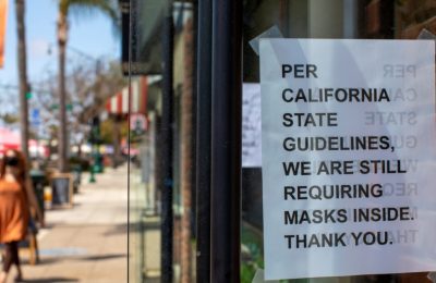 Sebuah toko ritel di Encinitas, California, AS, 17 Mei 2021. (Foto: Reuters)