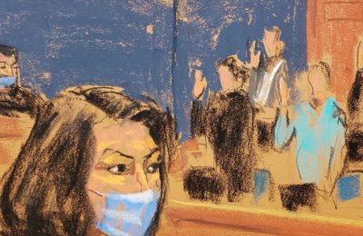 Ilustrasi yang menggambarkan Ghislaine Maxwell yang tengah duduk dalam persidangan ketika para juri diambil sumpahnya dalam persidangan kasus perdagangan seks yang melibatkan Maxwell digelar di Kota New York, pada 29 November 2021. (Foto: Reuters/Jane Rosenberg)